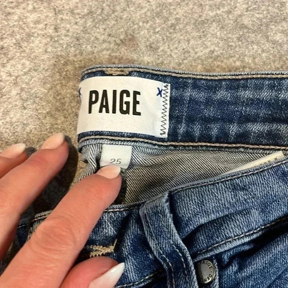 Paige  Hoxton crop 25*24 Medium Wash. - Picture 2 of 10